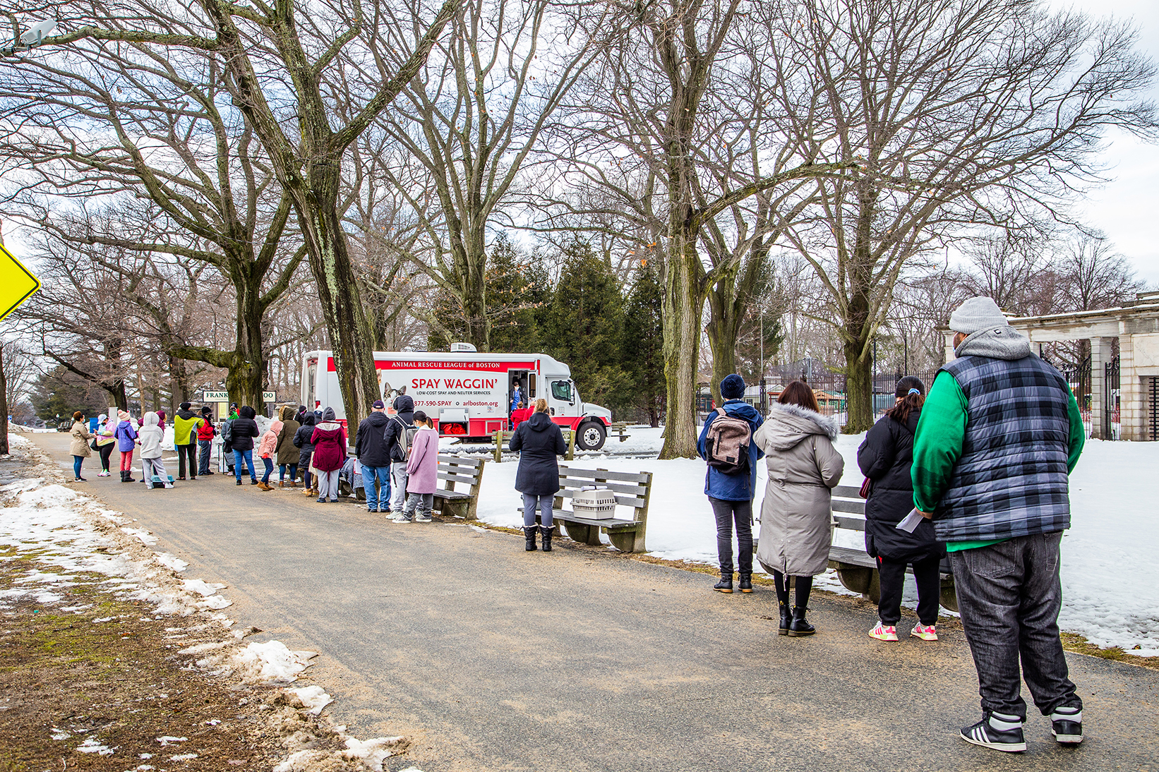 Clients wait outside ARL&#039;s Spay Waggin&#039; with their pets 